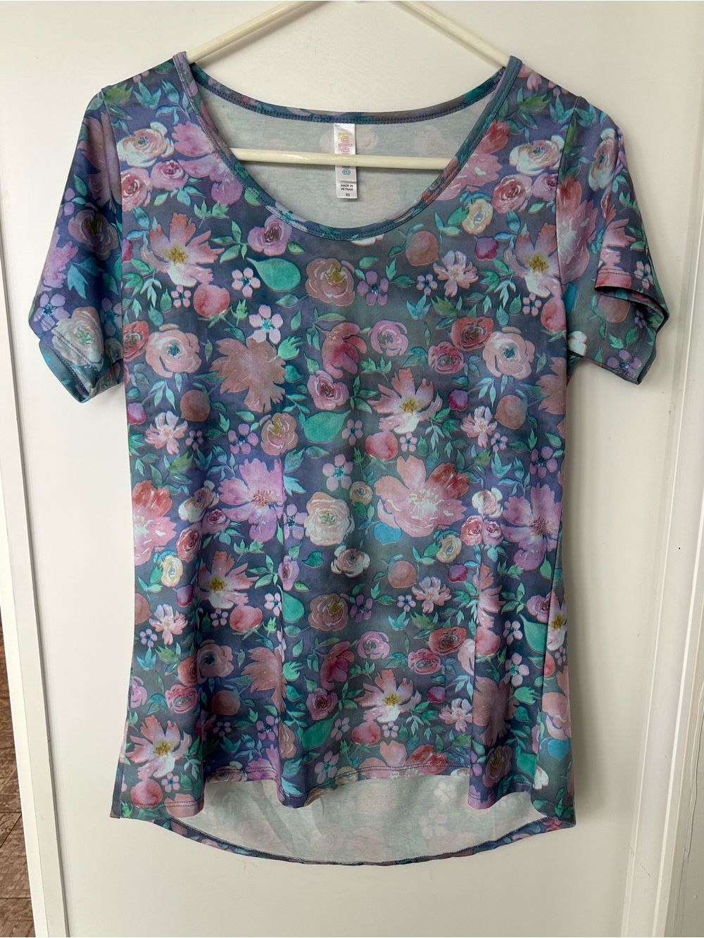NWT LuLaRoe Classic Tee XS Watercolor Floral Short Sleeve Top Pink Purple